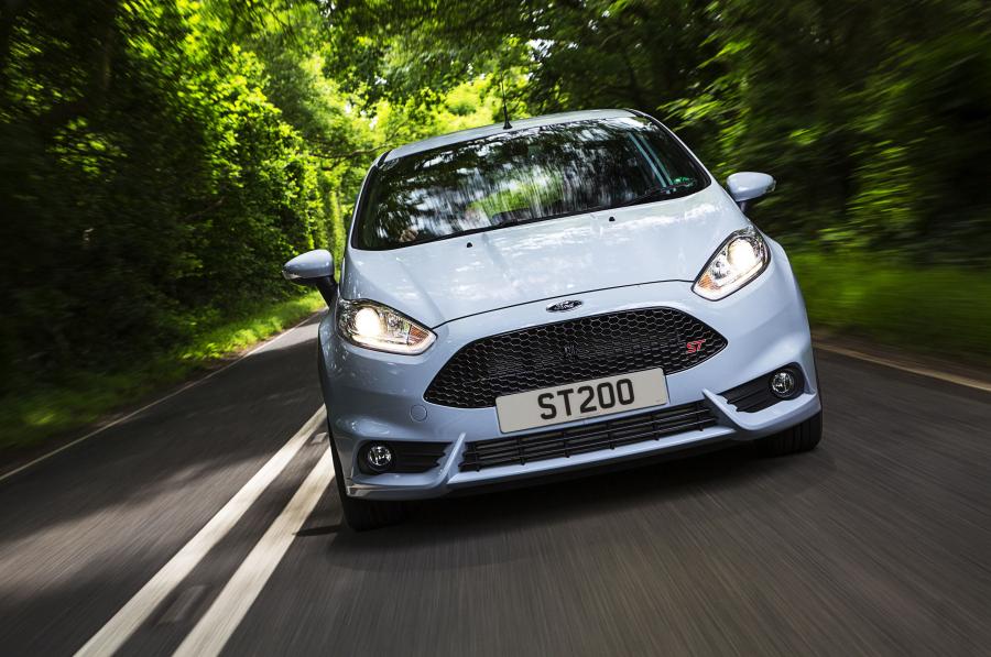  Ford Fiesta ST200 2016 года  (UK) (фото 4 из 31)